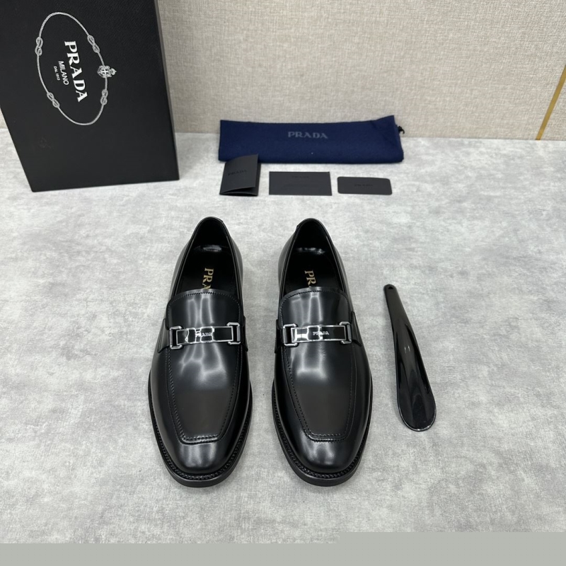 Pra*a leather shoes